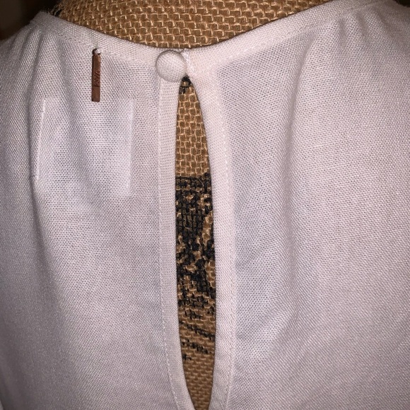 MISA Los Angeles Linen Blend Cold Shoulder Metal Rivet Eyelet Ruffle Blouse XS - Picture 3 of 15